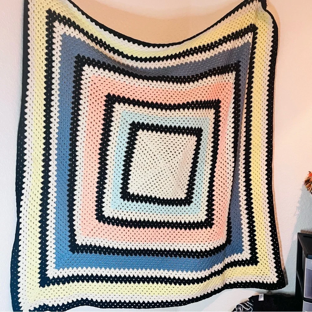VTG 70’s AFGHAN CROCHET FRINGE THROW BLANKET HANDMADE PASTEL BLUE PINK YELLOW - Picture 4 of 9